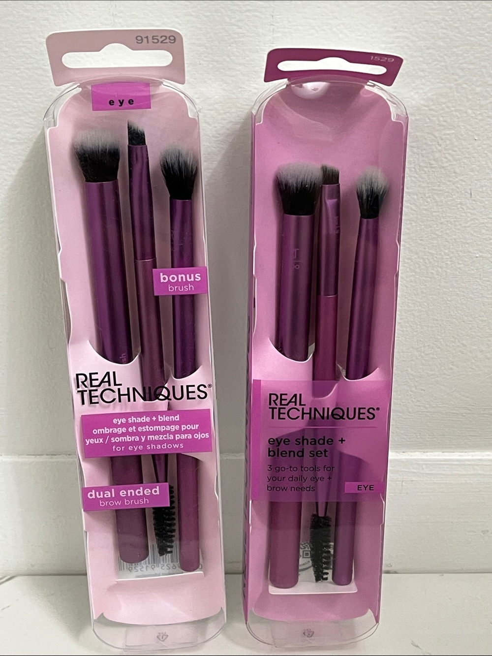 Real techniques eye shade and blend makeup brushes lot of 2 boxes